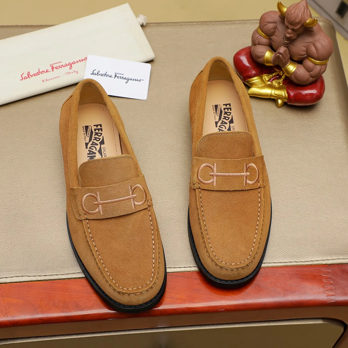 Men's shoes 💰460 🔥 Ferragamo new men's casual slip-on shoes 🇨🇳 Official website original 1:1 mold, original quality 💯 fine workmanship, high-end luxury ☘ The upper is made of imported Italian first-layer cowhide 🌴 Luxurious water dyeing 🐂 Leather lining 🍓 Rubber wear-resistant and non-slip outsole, breathable and comfortable to wear 🍍 The first choice for high-taste men, color optional! Code number 38-44 (45.46. Customized)